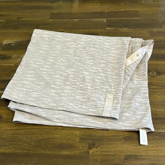 Lululemon Gray Textured Scarf Wrap Vinyasa Snap Button Neutral Minimal - Picture 1 of 4